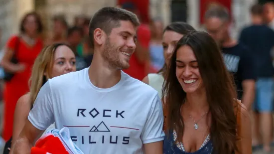Kramarić podijelio fotografiju s lijepom suprugom Mijom, fanovi odu&scaron;evljeni: 'Ljepotani na&scaron;i'
