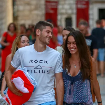 Kramarić podijelio fotografiju s lijepom suprugom Mijom, fanovi odu&scaron;evljeni: 'Ljepotani na&scaron;i'
