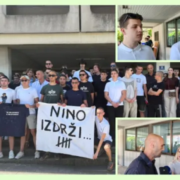 Skup za maturanta u Dubrovniku optuženog da je bacio bengalku na policajca: 'Poku&scaron;ao ju je odgurnuti, nedužan je'
