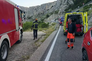 Auto zavr&scaron;io u provaliji dubokoj 150 metara: Vozač se sam izvukao iz vozila