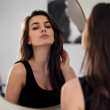 Ova četiri horoskopska znaka su najveći narcisi: Uvjereni su da se svijet vrti oko njih