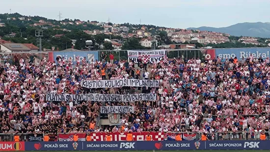 Transparent na Rujevici privukao pažnju: Evo &scaron;to su navijači poručili Kustiću
