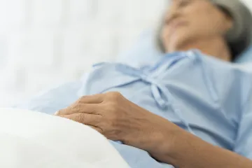 U&scaron;uljao se u sobu nepokretne žene i počeo ju daviti: Prestao je jer je mislio da je mrtva