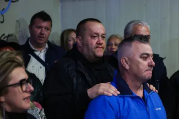 Nakon sprovoda Sejde Be&scaron;lić: Nepoznati mu&scaron;karac pri&scaron;ao sinu Dini s neočekivanim darom
