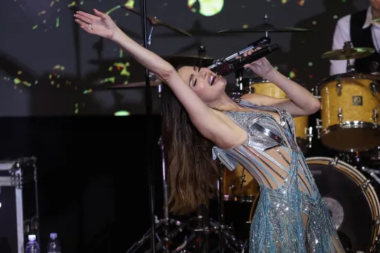 Severina 'zapalila' publiku u Makarskoj! Pogledajte kako se izvijala u blistavoj minijaturnoj haljini