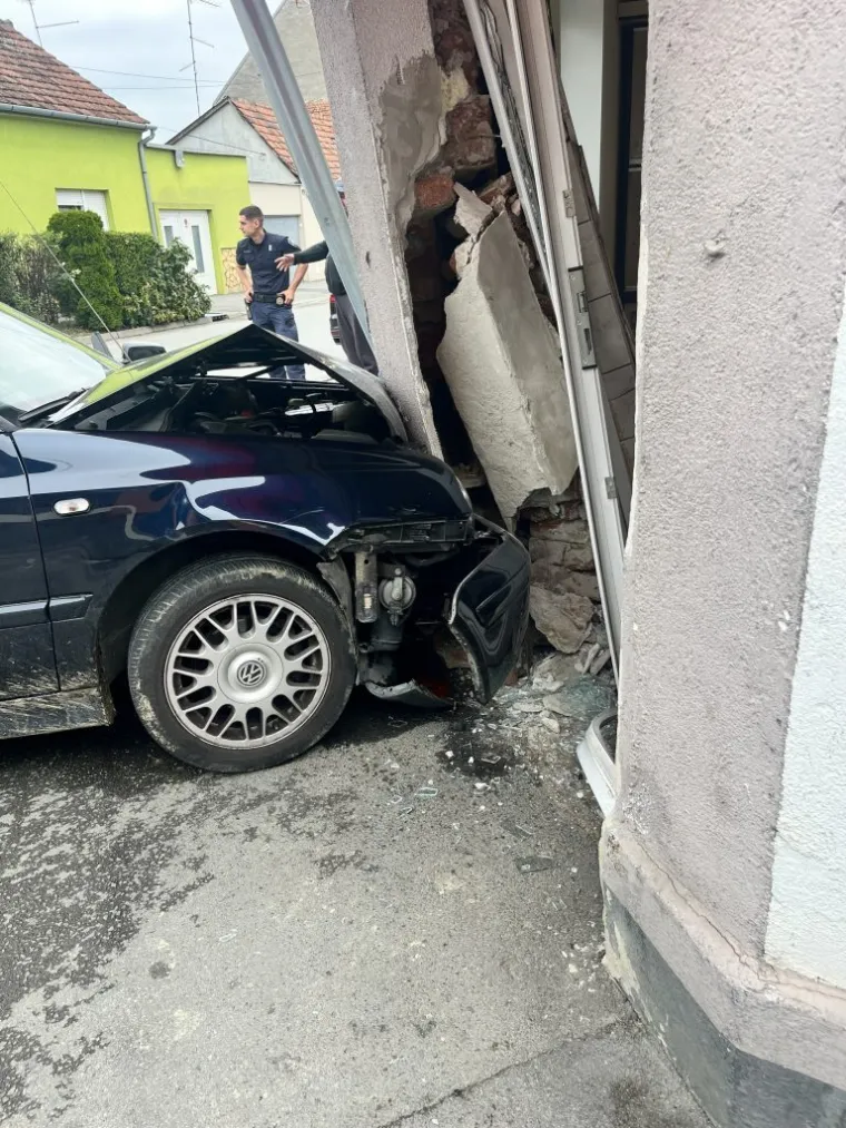 Punom brzinom se autom zabio u pekarnicu u Osijeku: 'Bio je pijan, nije mogao ni pričati'