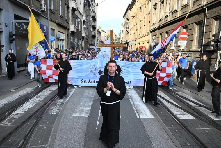 Doznajemo koliko se mladih okupilo na Antunovskom hodu: 'Vidi se na njihovim srcima da nisu umorni'
