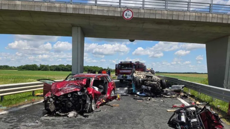 Četiri osobe poginule u te&scaron;kom sudaru na obilaznici, jedna ozlijeđena
