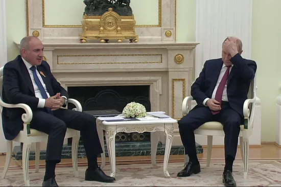Danas biraju između Rusije i Zapada, suočeni s Putinovim prijetnjama da će zavr&scaron;iti kao Ukrajina