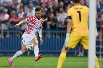 Peri&scaron;ić skoro zabio spektakularan pogodak, Oblak brani nemoguće! Hrvatska sve opasnija...