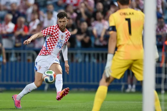 Peri&scaron;ić skoro zabio spektakularan pogodak, Oblak brani nemoguće! Hrvatska sve opasnija...