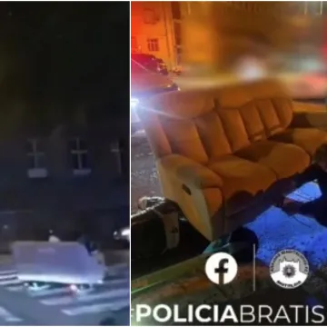 Stavili kauč na romobile i provozali se gradom: Pogledajte kako ih je policija skužila