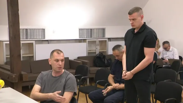 Prvi su stigli u stan nakon ubojstva Mihaele, a iskazi im se razlikuju. Smažil je za obojicu imao pitanje