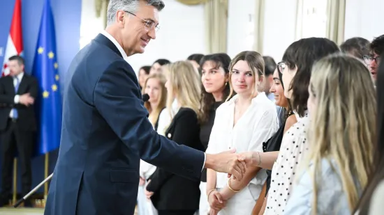 Plenković zamolio mlade Hrvate iz dijaspore: 'Sve nas je manje, vratite se'