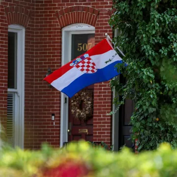 Zavijorile hrvatske zastave: Evo kako su Amerikanci ukrasili Alexandriju za doček Dalića i ekipe