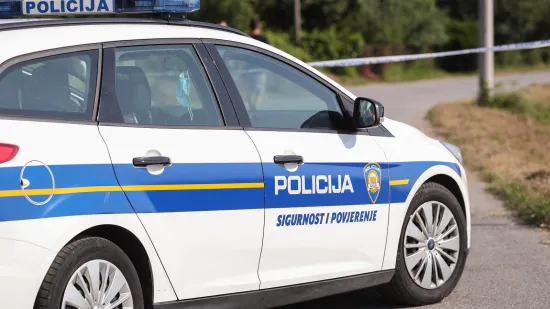 Nesreća na pružnom prijelazu kod Pakraca: Auto oduzeo prednost vlaku, te&scaron;ko ozlijeđena žena (73)