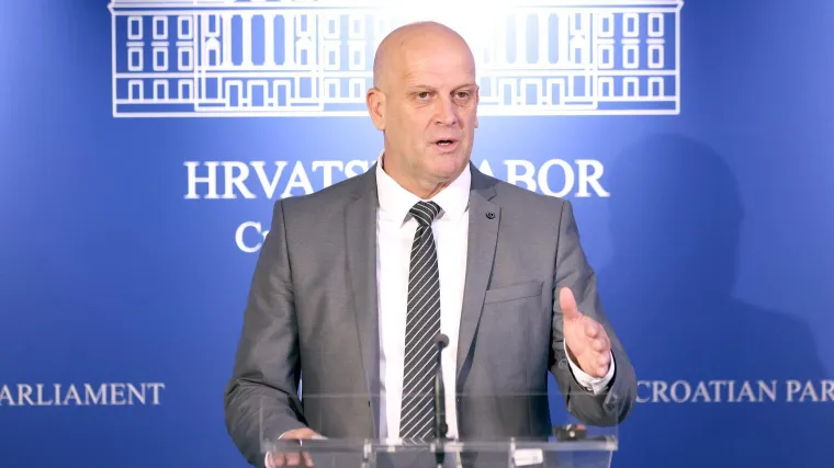 Kukavica se obru&scaron;io na Toma&scaron;evića: 'Promovirate partizane'