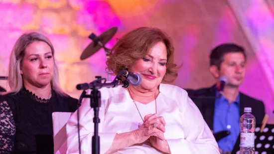 Knežev dvor bio premalen za emocije! Tereza Kesovija rasplakala publiku na prvom opro&scaron;tajnom koncertu