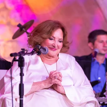 Knežev dvor bio premalen za emocije! Tereza Kesovija rasplakala publiku na prvom opro&scaron;tajnom koncertu