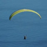 Težak pad paraglajdera u Istri: Australac (33) hitno hospitaliziran u pulskoj bolnici