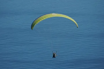 Težak pad paraglajdera u Istri: Australac (33) hitno hospitaliziran u pulskoj bolnici