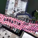 &Scaron;ivali je nasred ulice u New Yorku: Divovska hrvatska zastava spremna je za Vatrene!