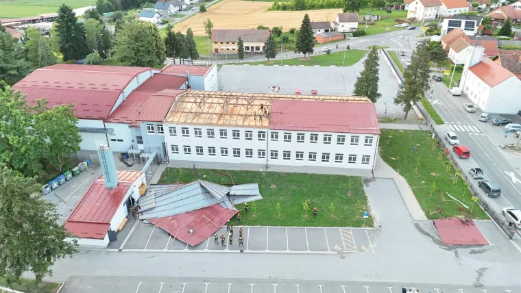 Krovovi letjeli, tuča veličine kestena i blatne bujice: Ovo su snimke nevremena na&scaron;ih čitatelja!