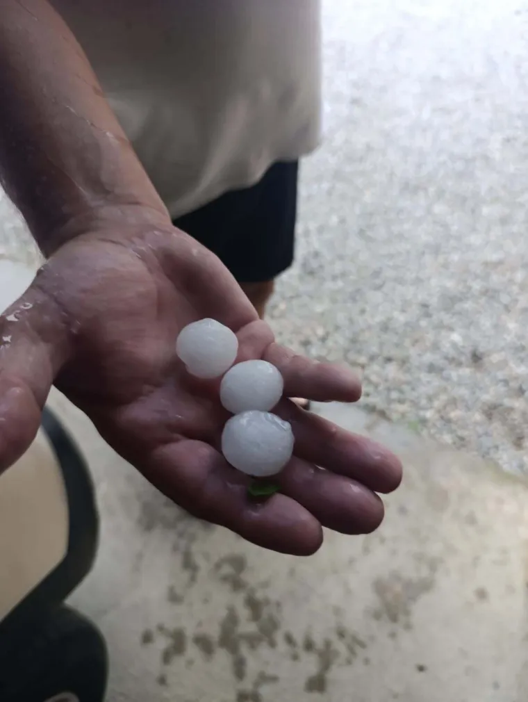 Krovovi letjeli, tuča veličine kestena i blatne bujice: Ovo su snimke nevremena na&scaron;ih čitatelja!