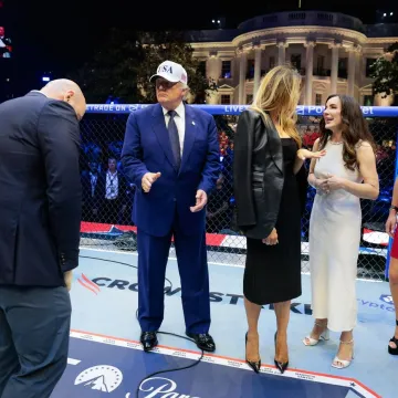 Trump okupio elitu na travnjaku Bijele kuće: Sve ih je čuvala čelična 'kandža' te&scaron;ka 600 tona!