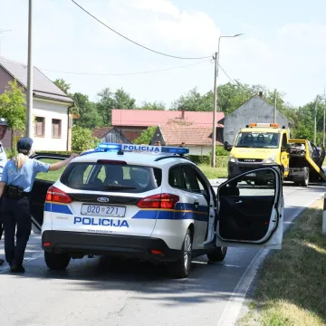 Strava u Daruvaru: Vozač (82) pregazio dvije pje&scaron;akinje, te&scaron;ko su ozlijeđene