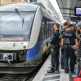 Eskalirala svađa oko ka&scaron;njenja vlaka: Putnik gu&scaron;io strojovođu i bacio ga preko perona