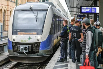 Eskalirala svađa oko ka&scaron;njenja vlaka: Putnik gu&scaron;io strojovođu i bacio ga preko perona