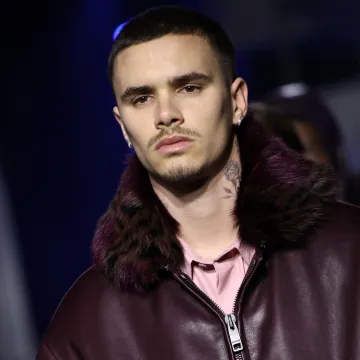 Sin Davida i Victorie Beckham uhvaćen kako koristi mobitel tijekom upravljanja luksuznim vozilom
