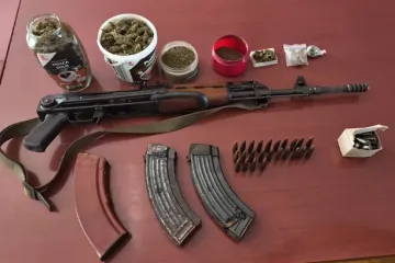 Pijan prijetio smrću članovima obitelji: Policija mu pronašla drogu i automatsku pušku