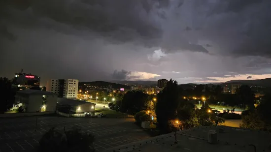 Nevrijeme pogodilo Zagreb, pogledajte snimku: 'Izgleda zlosutno i zamračilo se'
