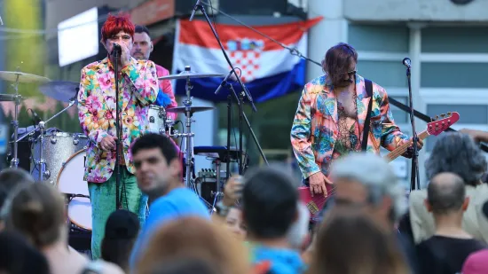 Centar Zagreba gorio je od energije: Ovako je izgledao koncert Let 3 na Europskom trgu