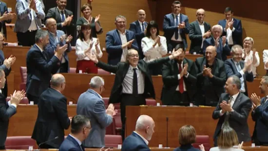 Emotivne scene u Saboru: Pogledajte kako su ispratili Furija Radina u mirovinu