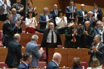 Emotivne scene u Saboru: Pogledajte kako su ispratili Furija Radina u mirovinu