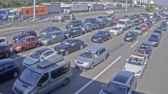 Počele su gužve: Pojačan promet prema moru, mogući zastoji i kolone