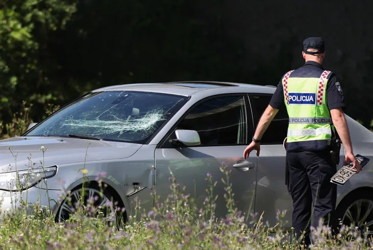 Mladi vozač u BMW-u bježao policiji: Probio rampe, a pazite &scaron;to mu se onda dogodilo