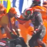 Skandal u MotoGP-u! Vodeći vozač prvenstva udario redara pa ekspresno diskvalificiran
