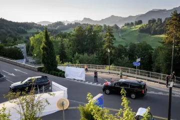 Započinju mirovni pregovori u &Scaron;vicarskoj: Stigao Vance i Iranci
