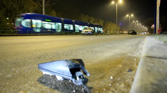 Usred bijela dana naletio na retrovizor drugog automobila: Najveći problem je nastao kad ga je policija na&scaron;la