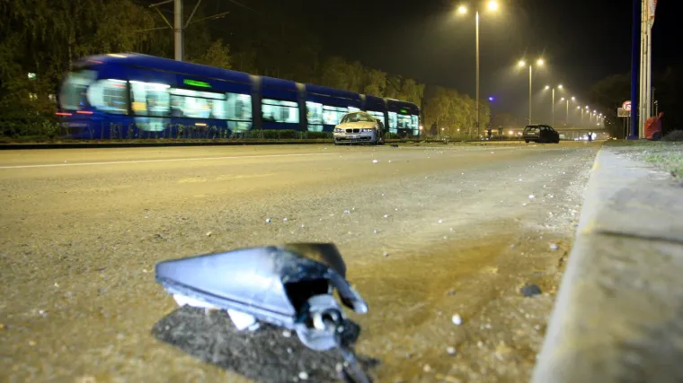 Usred bijela dana naletio na retrovizor drugog automobila: Najveći problem je nastao kad ga je policija na&scaron;la