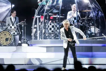 Rod Stewart kolabirao na pozornici, dru&scaron;tvenim mrežama &scaron;iri se snimka