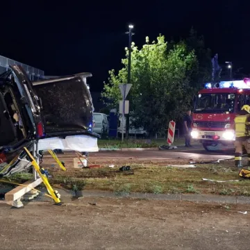 Stravična nesreća u Zagrebu! BMW smrskan, vatrogasci izvlačili ženu, za sve kriv 37-godi&scaron;njak