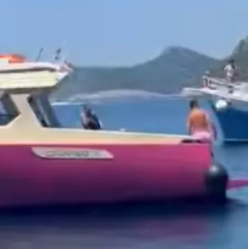 Jahta 'Barbie' privukla poglede u Dubrovniku, na palubi uhvaćen biv&scaron;i Vatreni! Pojavila se i snimka