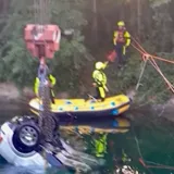 Automobil pun tinejdžera sletio u kanal: Poginula dva 17-godi&scaron;njaka i mlada žena