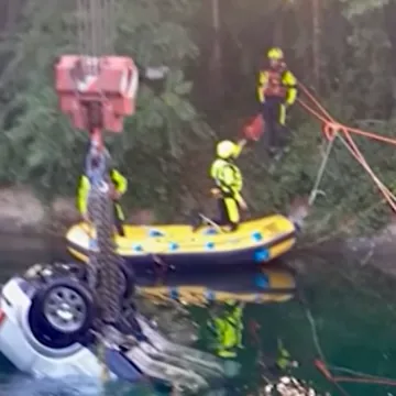Automobil pun tinejdžera sletio u kanal: Poginula dva 17-godi&scaron;njaka i mlada žena