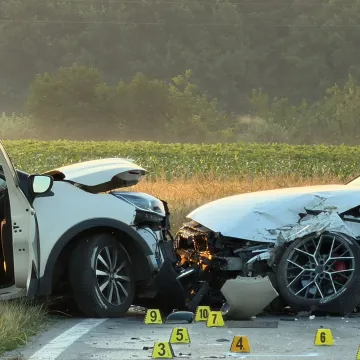 Stravični prizori kod Požege: Frontalni sudar Audija i Renaulta, četvero ljudi u bolnici